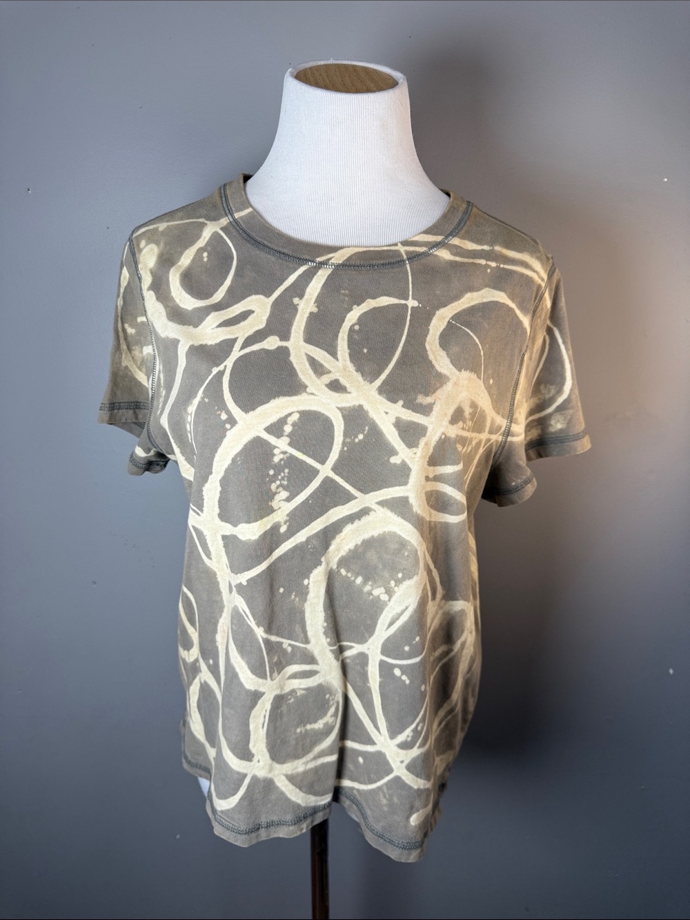 Women’s Gray Tie-Dye Circle Print Tee